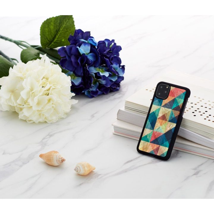 Juodas dėklas iPhone 11 Pro Max su mozaikos raštu