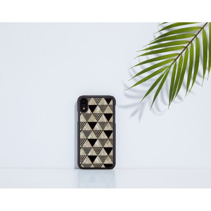 Juodas telefono dėklas iPhone XR su „Pyramid“ raštu