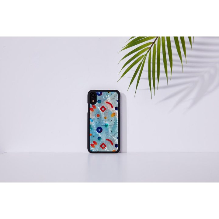 Juodas telefono dėklas iPhone XR modeliui
