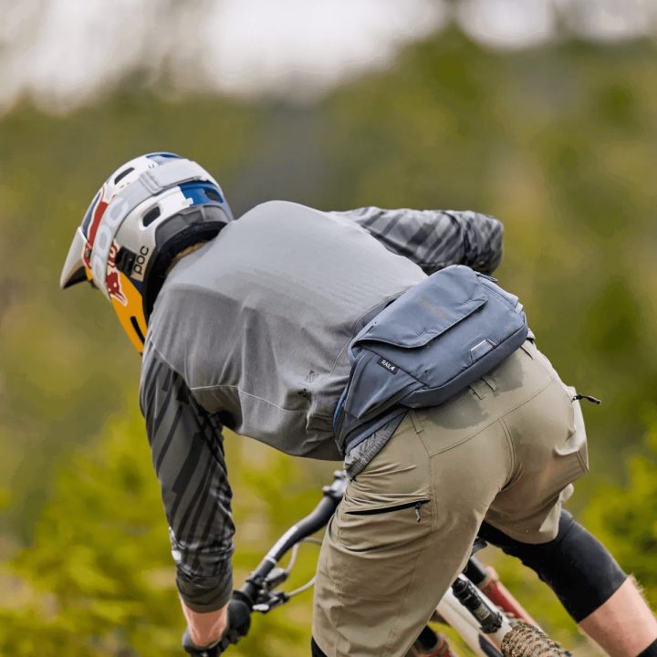 Thule Rail 4 l juosmens krepšys su hidratacijos sistema