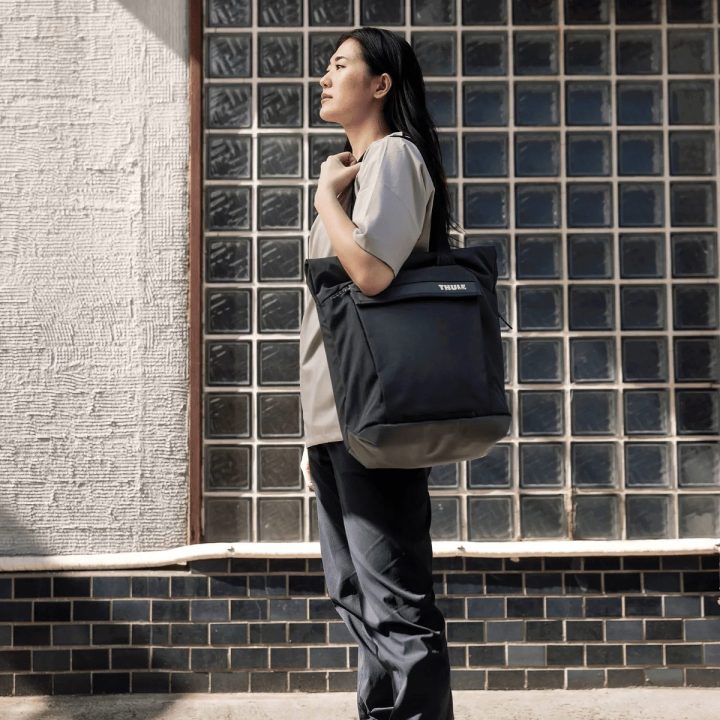 Juoda 22 l nešiojamojo kompiuterio rankinė Thule Paramount Tote