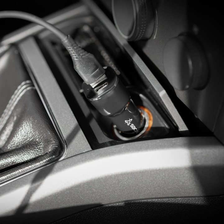 Automobilinis įkroviklis 38W, juodas