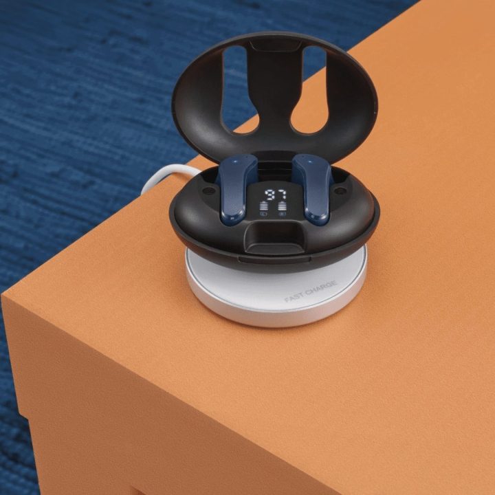 Bluetooth ausinės su įkrovimo dėklu, juodos