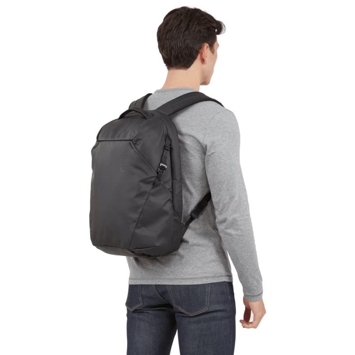 Thule Tact 21L juoda kuprinė