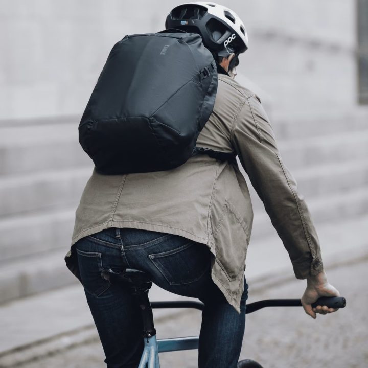 Thule Tact 21L juoda kuprinė