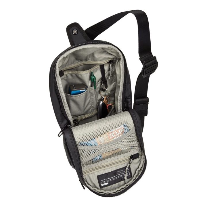 Thule Tact Sling 8L juoda