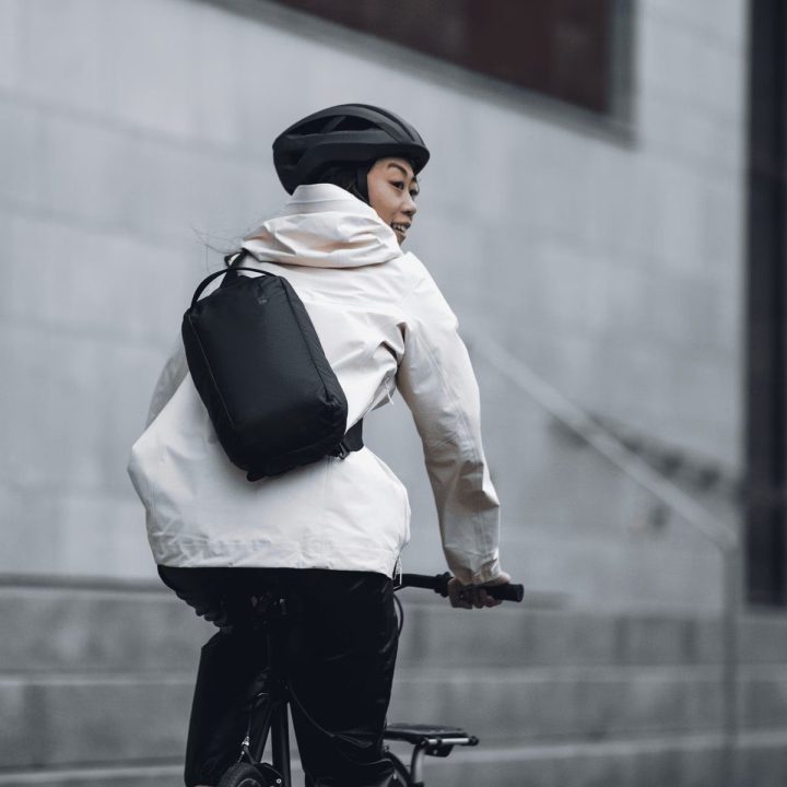 Thule Tact Sling 8L juoda
