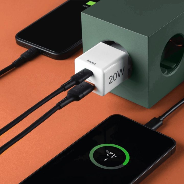 Greitas įkroviklis USB-C ir USB-A 20 W, baltas