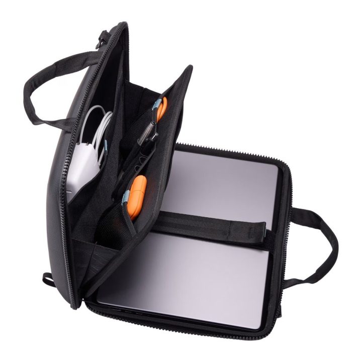 Juodas nešiojamojo kompiuterio dėklas Thule Gauntlet 5 MacBook 14"