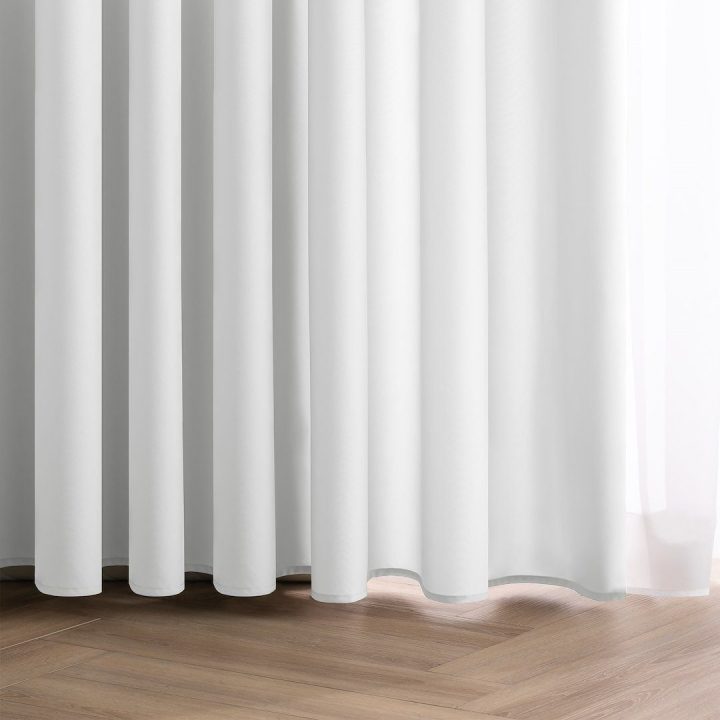 Balta užuolaida Carli su kilpomis AmeliaHome 140 × 250 cm