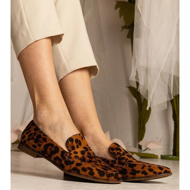 Klasikiniai moteriški leopardo rašto mokasinai.