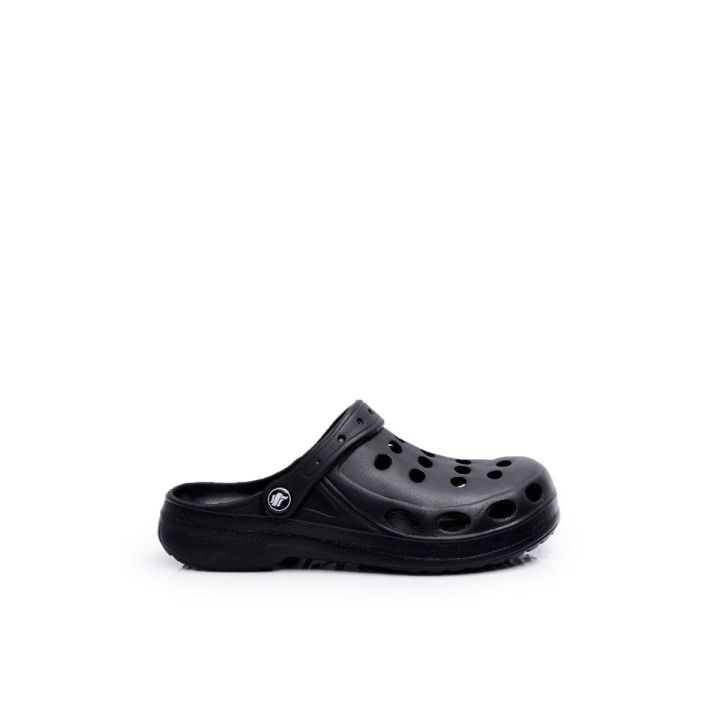 Šlepetės juodos ventiliuojamos su dirželiu Ideal Shoes