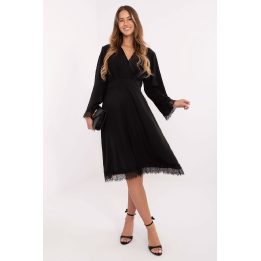 Suknelė kokteilinė – elegancijai ypatingomis progomis.