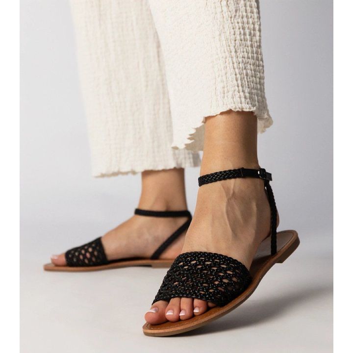 Sandalai juodi pinti lygiapadžiai