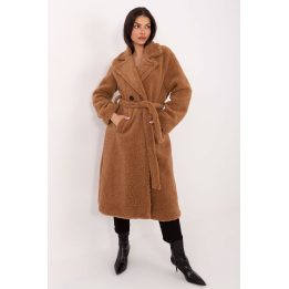 Paltas klasikinio kirpimo – šilumai ir elegancijai vėsiomis dienomis.
