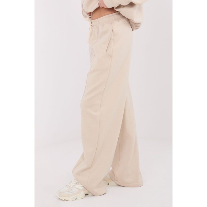 Kelnės laisvalaikio stiliaus Tracksuit – patogumui ir judėjimo laisvei.