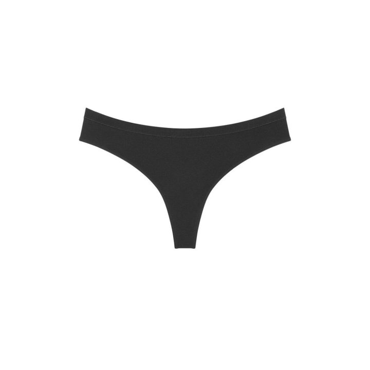 Juodos stringai Triumph