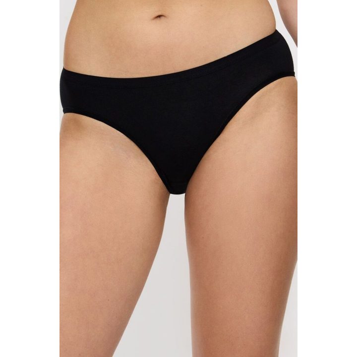 Juodos stringai Triumph
