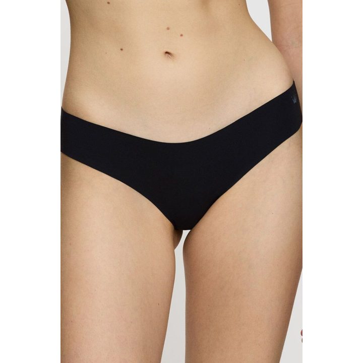 Juodos stringai Triumph