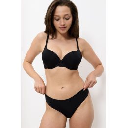 Juodos nėriniuotos string kelnaitės Triumph