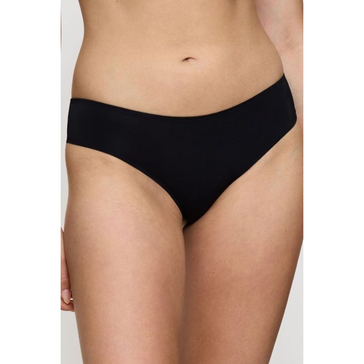 Juodos nėriniuotos string kelnaitės Triumph