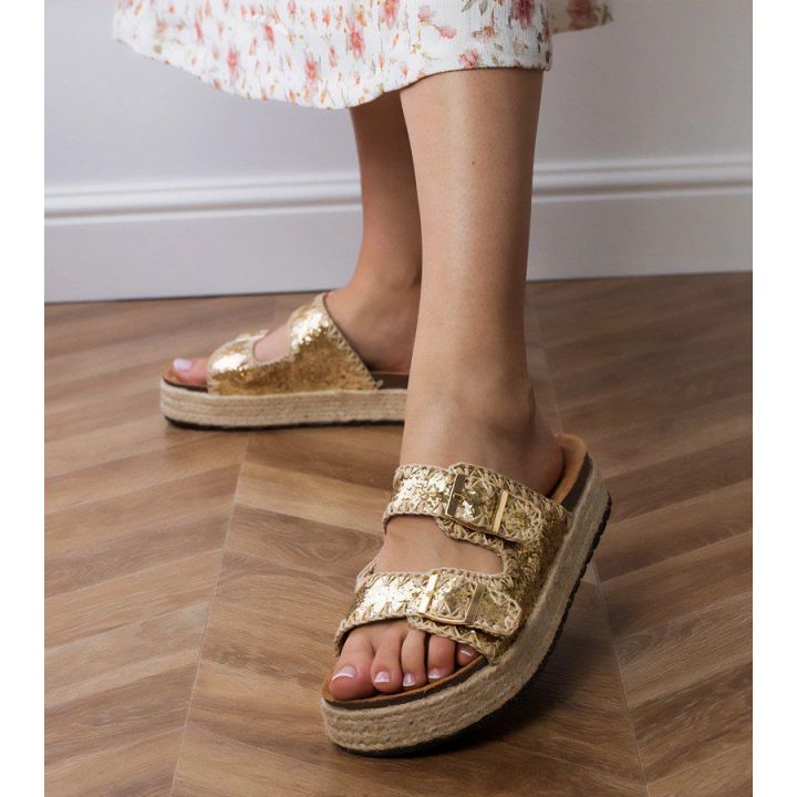 Auksinės espadrilės šlepetės moterims su sagtelėmis
