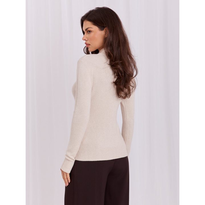 Šviesiai smėlio susegamas megztinis su užtrauktuku ir blizgia apdaila