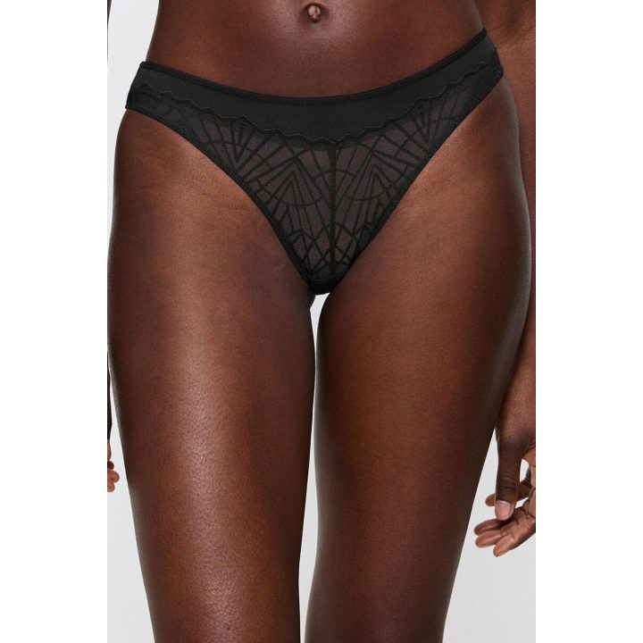 Juodos stringai Triumph