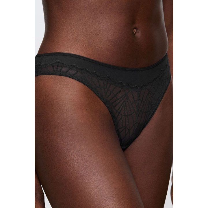 Juodos stringai Triumph