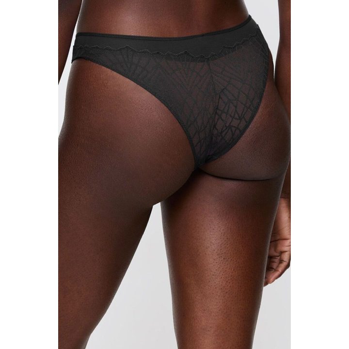 Juodos stringai Triumph