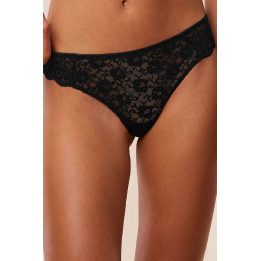 Juodos nėriniuotos string kelnaitės Triumph