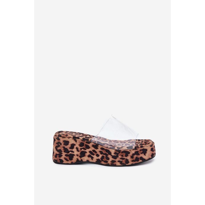 Pleištiniai moteriški sandalai su permatoma juostele panteros rašto