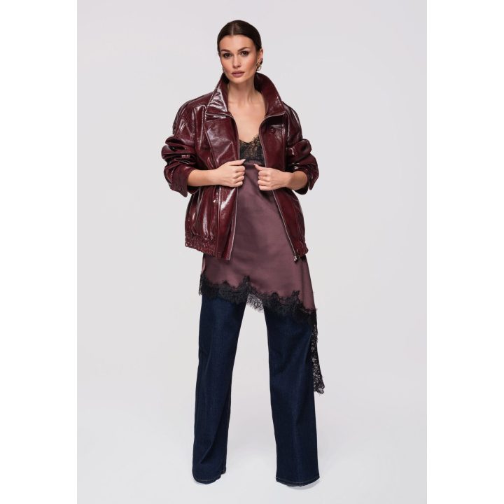 Moteriškas burgundiškas švarkas su aukšta apykakle