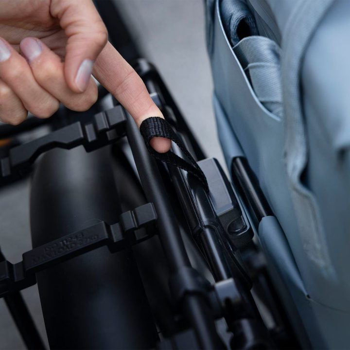 Thule 5487 InLock universalus panelės laikiklis, juodas