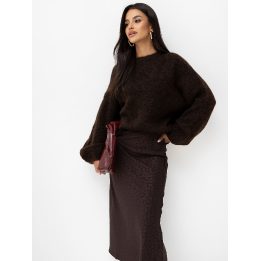 Tamsiai rudas megztinis oversize