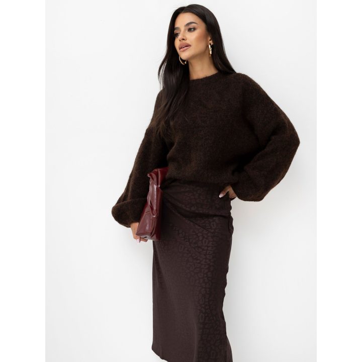 Tamsiai rudas megztinis oversize