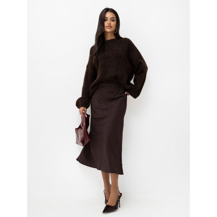 Tamsiai rudas megztinis oversize