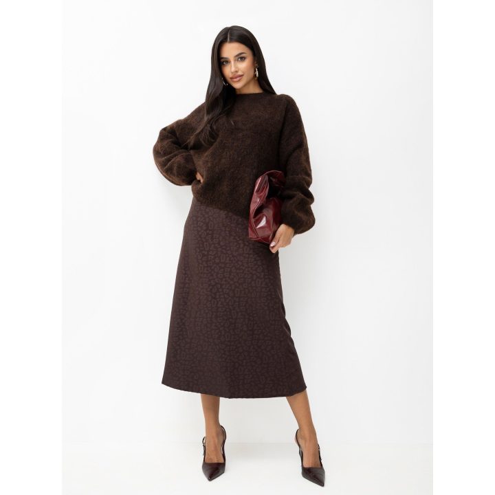 Tamsiai rudas megztinis oversize