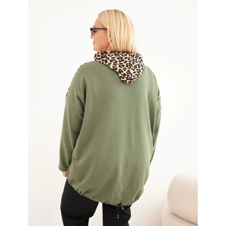 Moteriškas Plus Size džemperis su gobtuvu ir leopardo rašto detalėmis, chaki spalvos