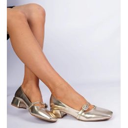 Auksinės elegantiškos basutės, puoštos cirkoniais.