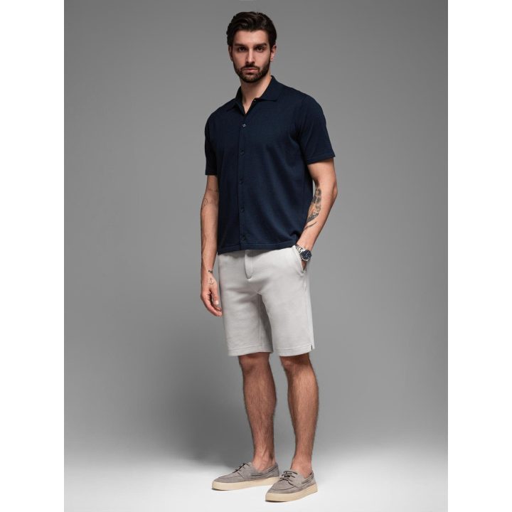 Vyriški šviesiai pilki slim fit šortai iki kelių