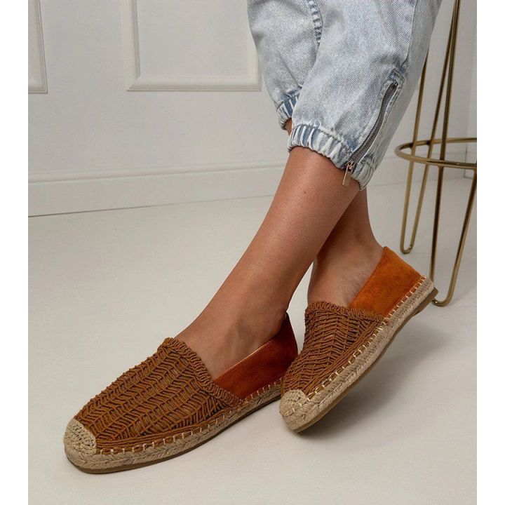 Rudos ažūrinės espadrilės ant platformos moterims