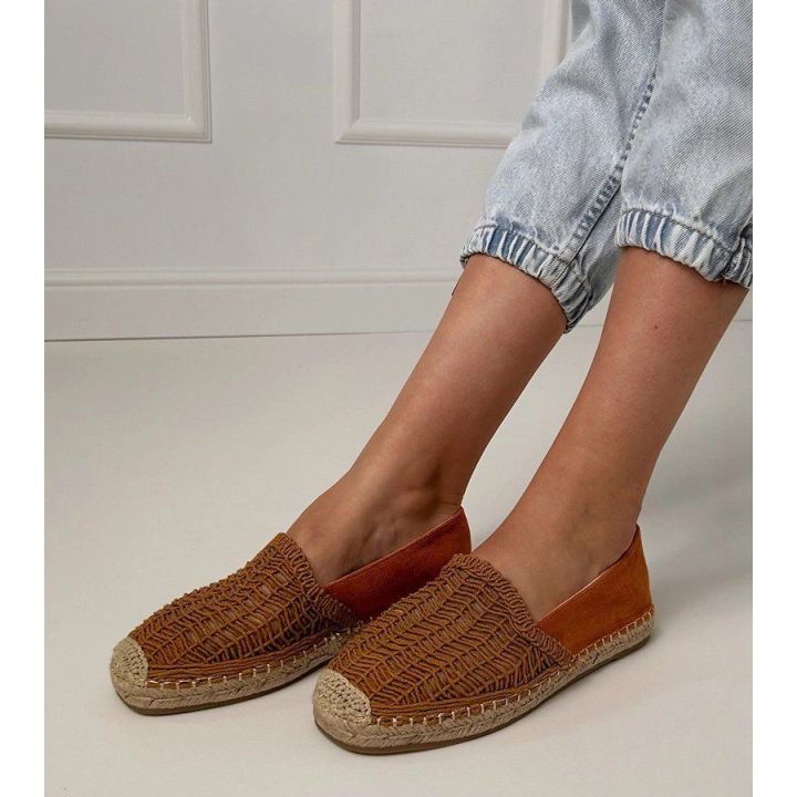 Rudos ažūrinės espadrilės ant platformos moterims