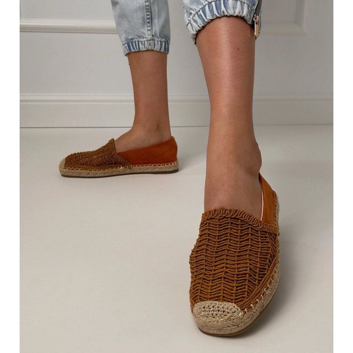 Rudos ažūrinės espadrilės ant platformos moterims