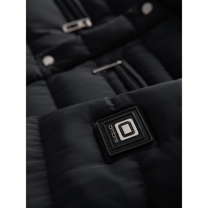 Vyriška juoda pūkinė striukė su stati apykakle ir krūtinės užtrauktukais