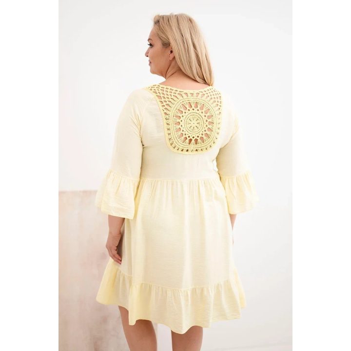 Moteriška Plus Size suknelė su ażurine apdaila, geltona