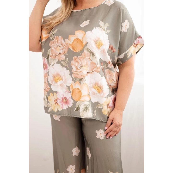 Moteriškas Plus Size komplektas su gėlėta palaidine ir plačiomis kelnėmis, chaki spalvos
