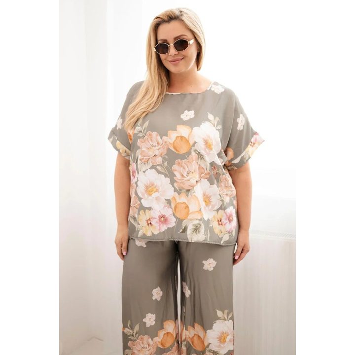 Moteriškas Plus Size komplektas su gėlėta palaidine ir plačiomis kelnėmis, chaki spalvos