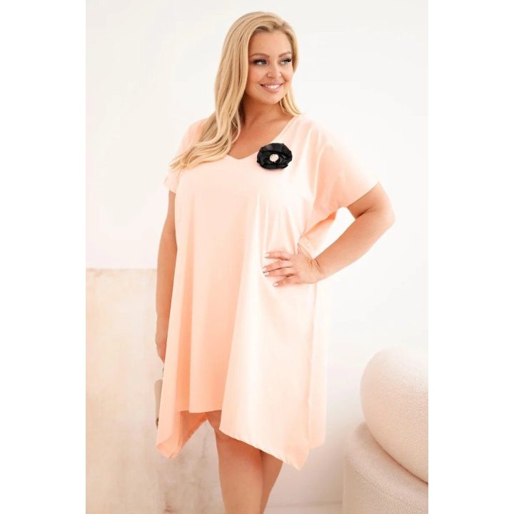 Moteriška Plus Size suknelė su sage ir V formos iškirpte, pudrinė rožinė