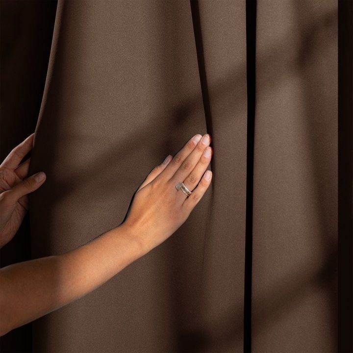 Aksominė užuolaida su kilpomis AmeliaHome 140 × 175 cm, ruda